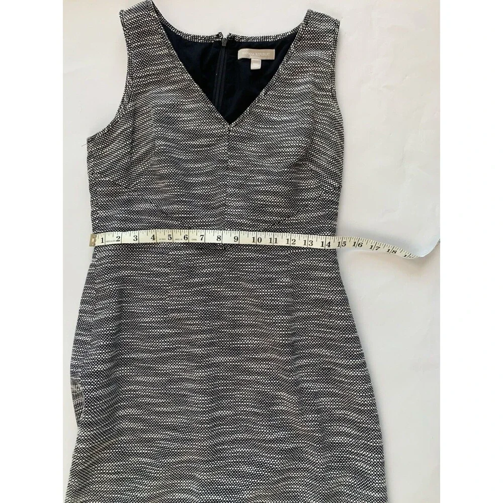 Banana Republic Dress Sleek Sheath Silhouette V-Neck Sleeveless Zip Lined 8P